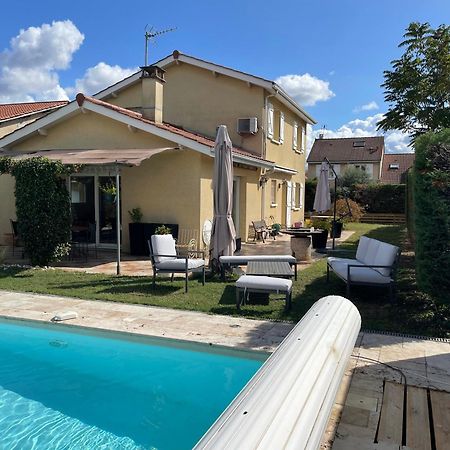 Villa Individuelle - Chassieu Bagian luar foto
