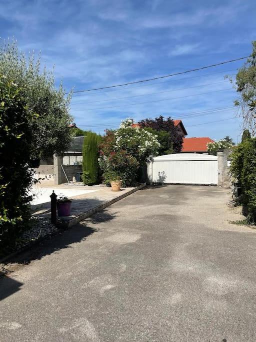 Villa Individuelle - Chassieu Bagian luar foto