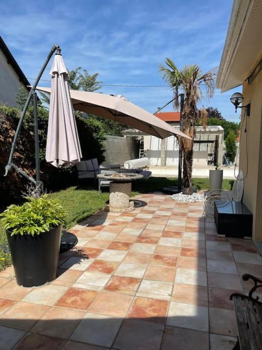 Villa Individuelle - Chassieu Bagian luar foto