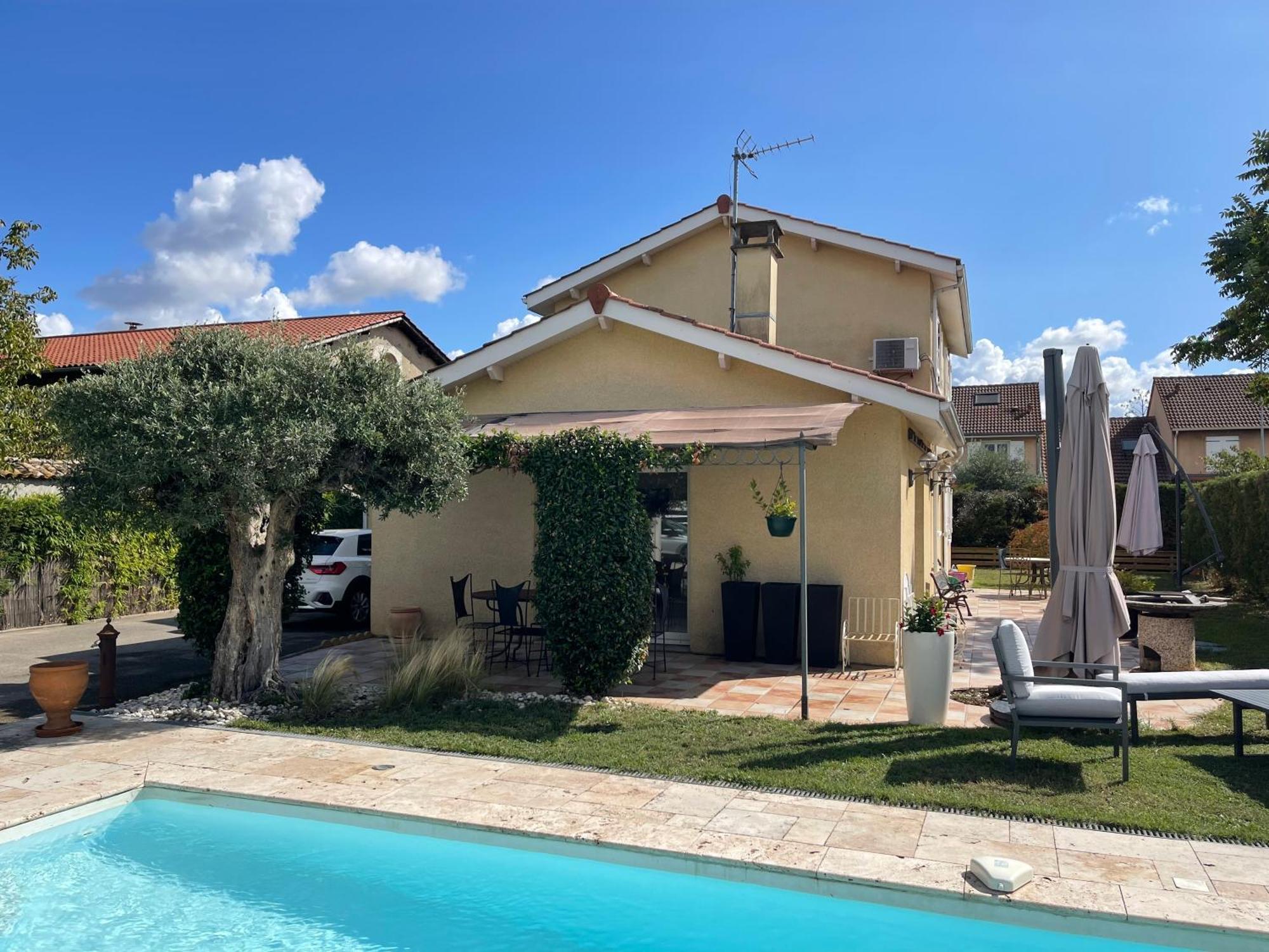 Villa Individuelle - Chassieu Bagian luar foto