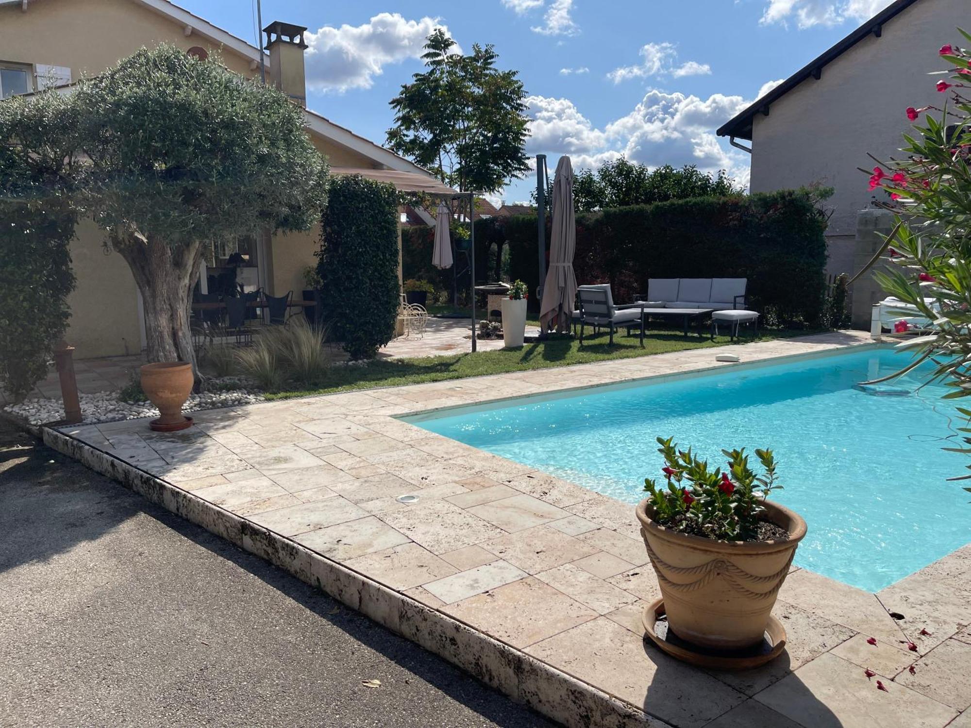 Villa Individuelle - Chassieu Bagian luar foto